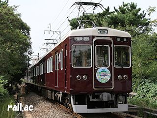 「甲陽線開通90周年」ヘッドマークを掲出する阪急6010号車