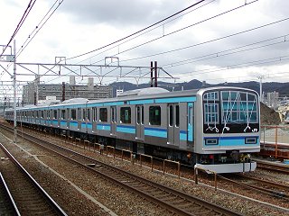 鷹取で待機中のＪＲ東日本E231系800番代