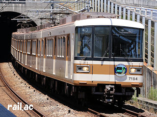 北神急行線市営化記念ヘッドマークを掲出する神戸市交通局7000系（谷上側）